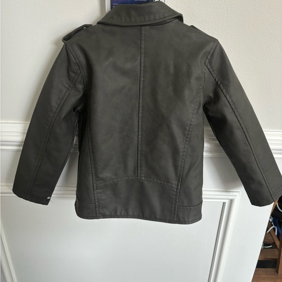 Genuine Kids from OshKosh Toddler Boys Moto Jacket Asymmetrical Zip – Black 5T - Picture 4 of 10